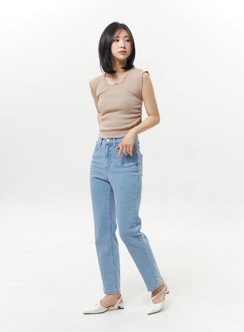 High Waist Jeans OY330 in light blue, three-quarter front model shot, straight-leg silhouette with front pockets, styled with beige ribbed tank and white slingback heels.