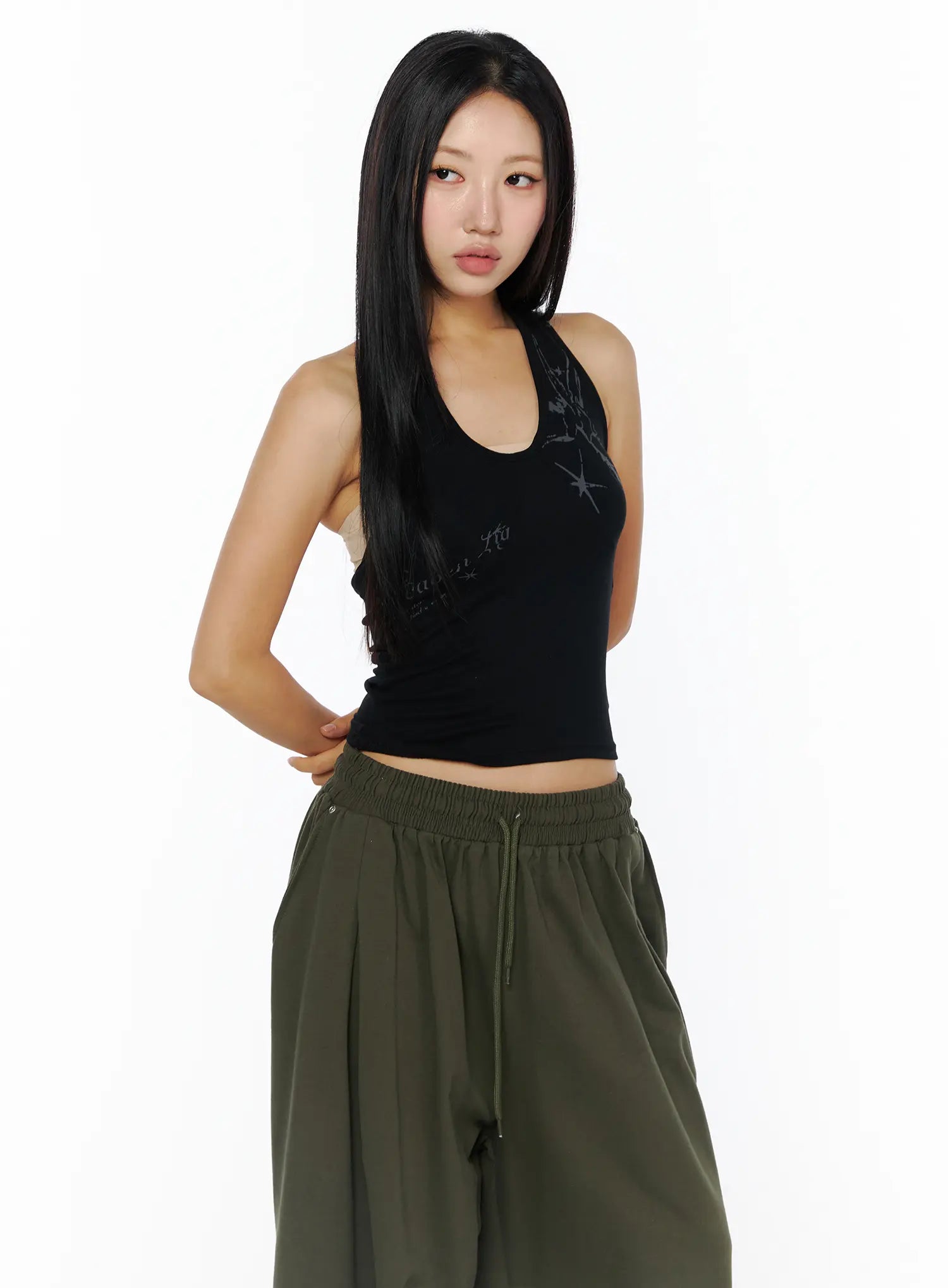 graphic-halter-neck-crop-top-cu512