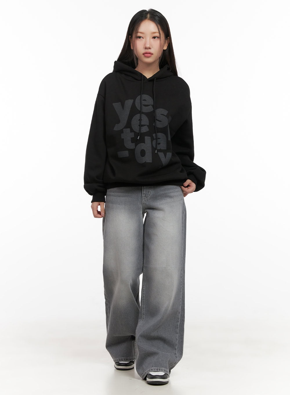 Yaz Baggy Jeans CD416 in gray, full-body front shot on model, ultra-wide baggy leg washed denim, styled with oversized black graphic hoodie and sneakers.