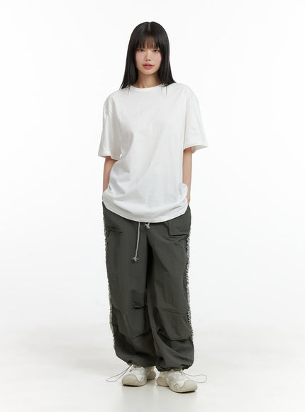 side-details-cargo-joggers-cl402