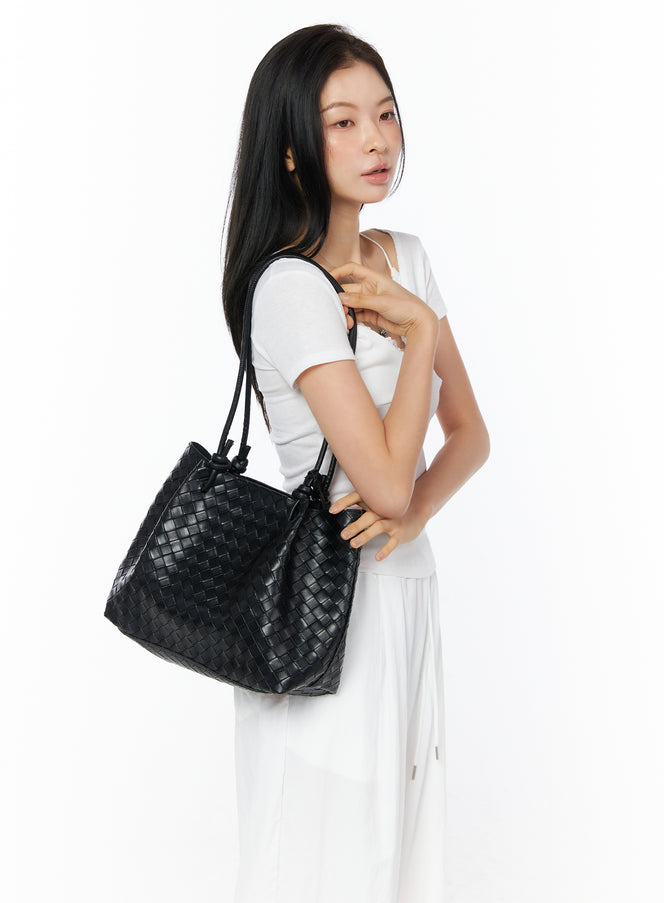 woven-leather-shoulder-bag-and-pouch-set-iu519