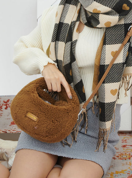 faux-fur-crossbody-bag-in317