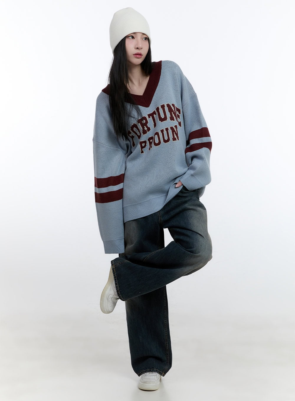 two-tone-graphic-v-neck-sweater-cj521