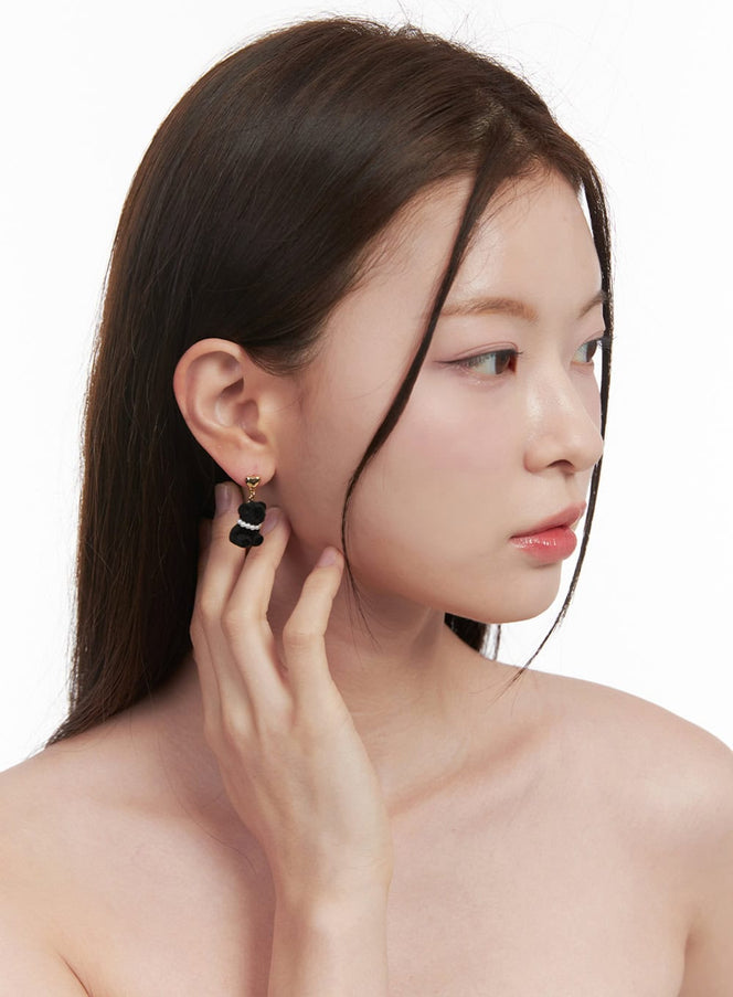 dahlia-bear-earring-with-pearl-necklace-if527