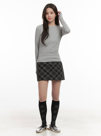 essential-slim-fit-long-sleeve-top-ij510