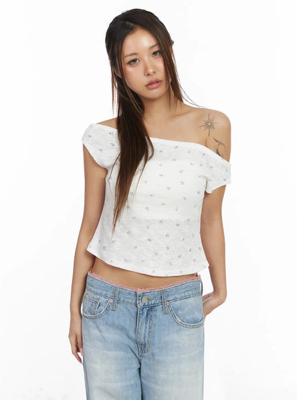 asymmetric-floral-off-shoulder-crop-top-iy514