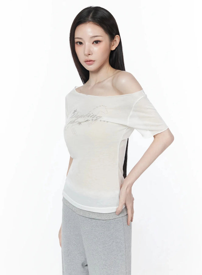 graphic-off-shoulder-top-iu512