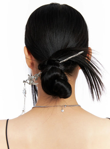 elegant-crescent-moon-charm-hair-stick-cs511