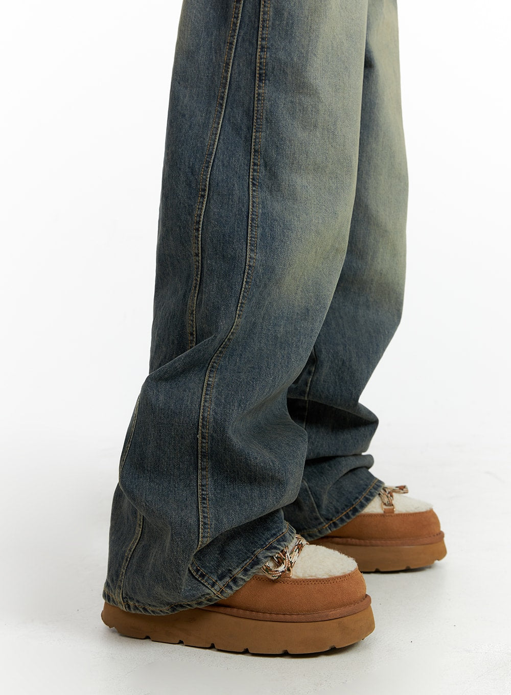 Washed Baggy Jeans CF416 in dark blue, close-up of hem and leg on model, wide-leg silhouette pooling at ankle, worn-in washed denim texture visible.