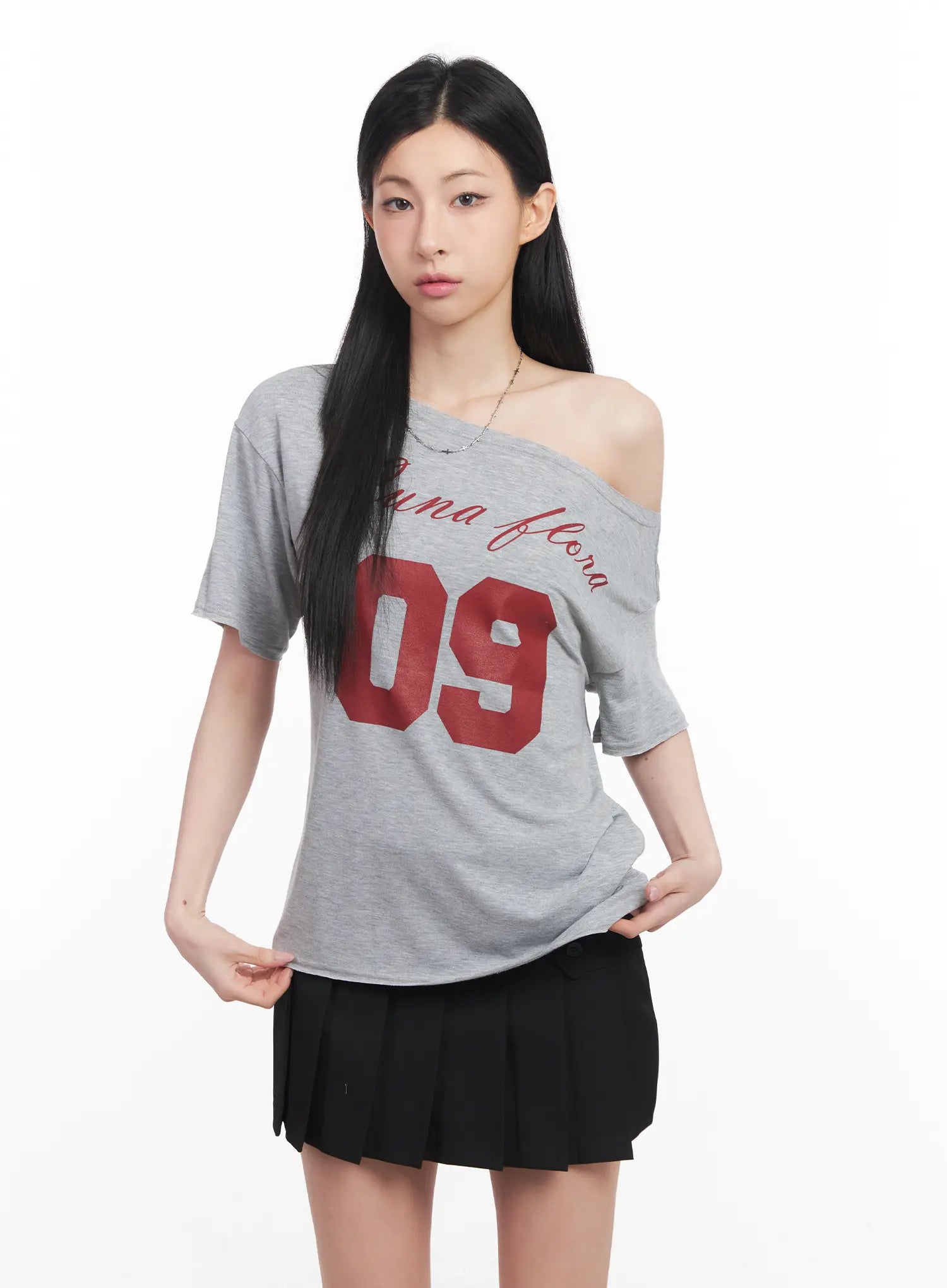 loose-fit-one-shoulder-graphic-tee-cu511