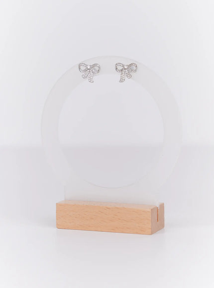 bow-stud-earrings-in514