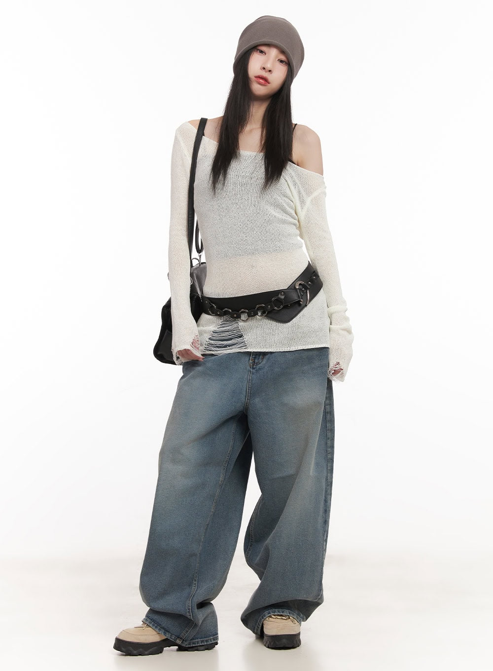 Shelly Washed Baggy Jeans CM518 in blue, full-body front shot on model, wide-fit washed denim paired with cream off-shoulder knit top, chain belt, crossbody bag, and beanie.