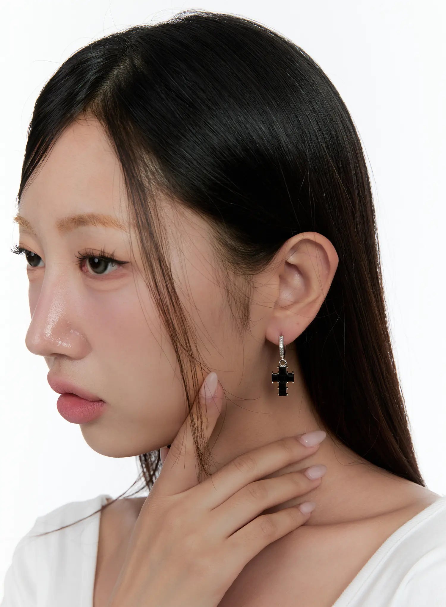 black-cross-dangle-earrings-cs518