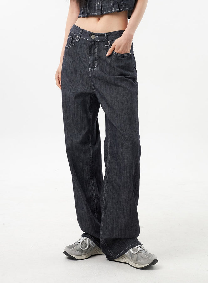 Low Rise Wide Pants CU312 in dark grey, mid-shot front close-up on model, low waist with contrast stitch pocket detail, wide-leg silhouette pooling at sneakers.
