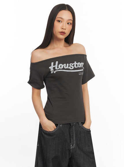 cotton-graphic-off-shoulder-t-shirt-ia507