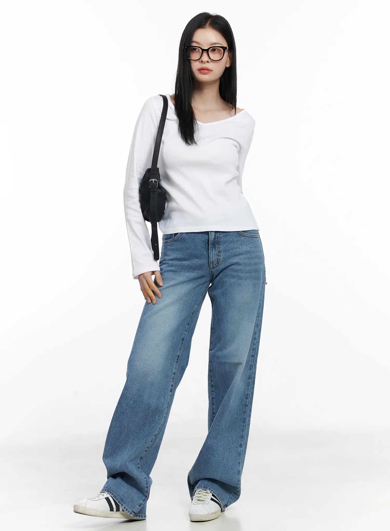 Maisy Casual Wide Leg Jeans CJ519 in blue, full-body front shot on model, acubi casual style paired with white long-sleeve top, black shoulder bag, and white sneakers.