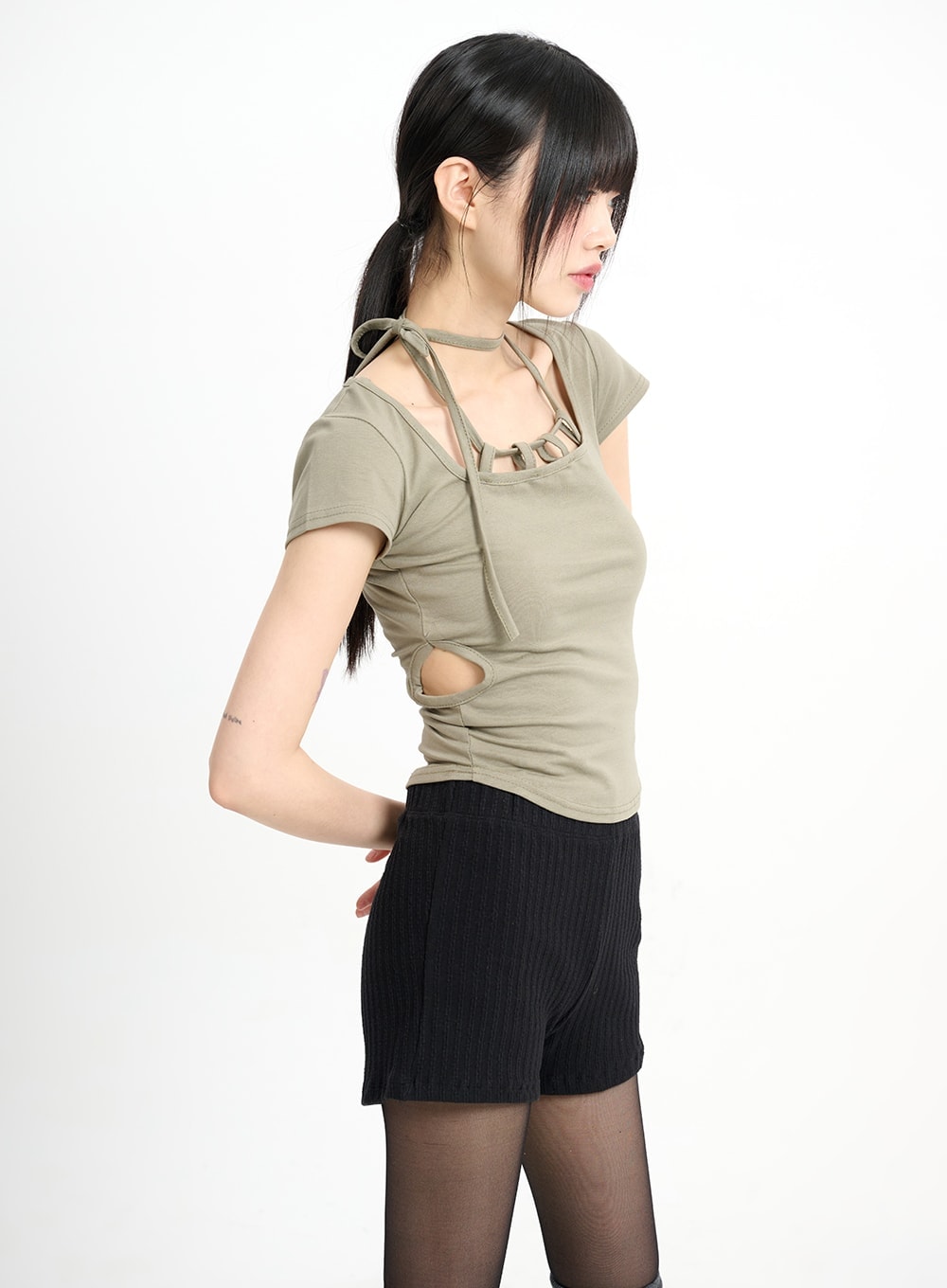 strap-cut-out-cropped-tee-cm415