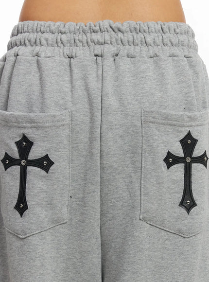 studded-cross-baggy-sweatpants-iy501