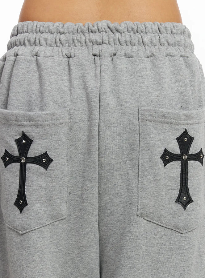 studded-cross-baggy-sweatpants-iy501