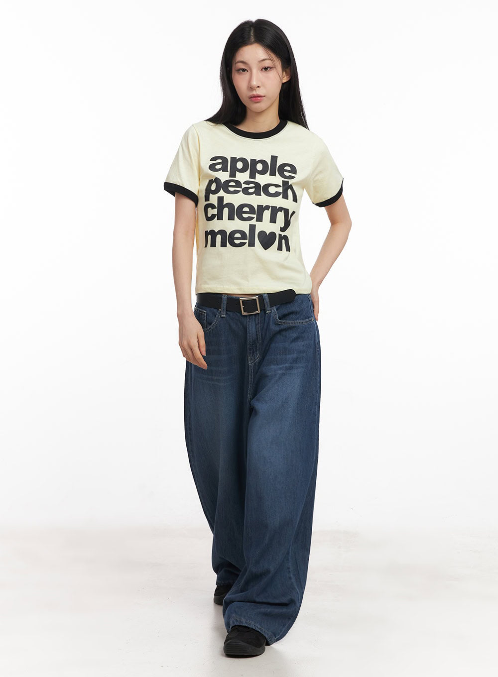 Martha Baggy Jeans IY529 in dark blue, full-body front shot on model, wide-leg washed denim paired with yellow graphic ringer tee and black belt.