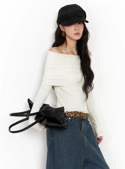 buttoned-faux-leather-cap-in528