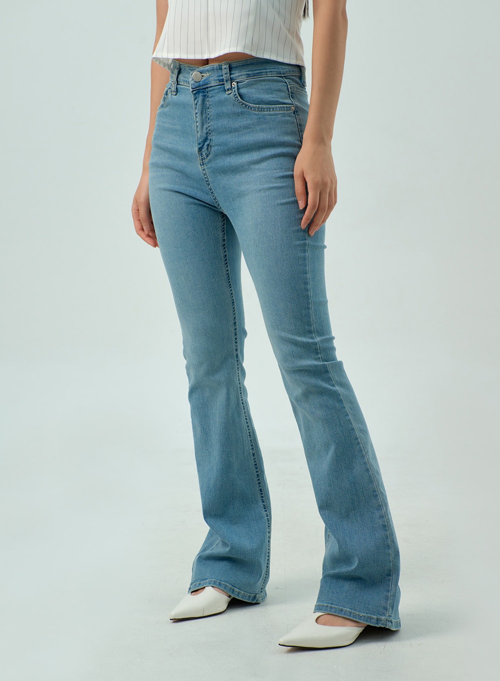 Light Wash Bootcut Jeans CY330 in light blue, front cropped view on model, high-rise waistband with button closure and 5-pocket design, slim thigh flaring to bootcut hem.