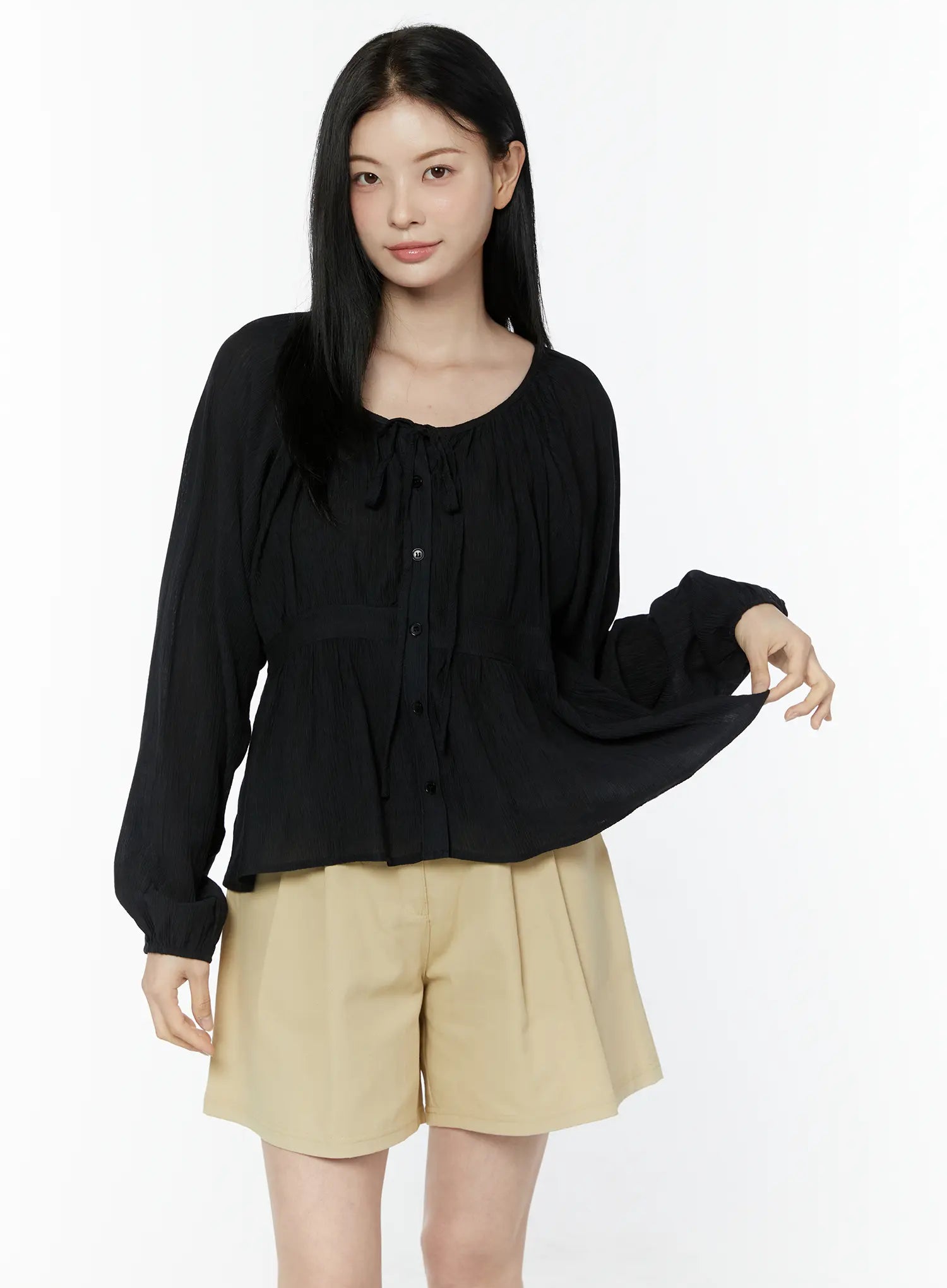 shirred-balloon-sleeve-blouse-iu505 / Black