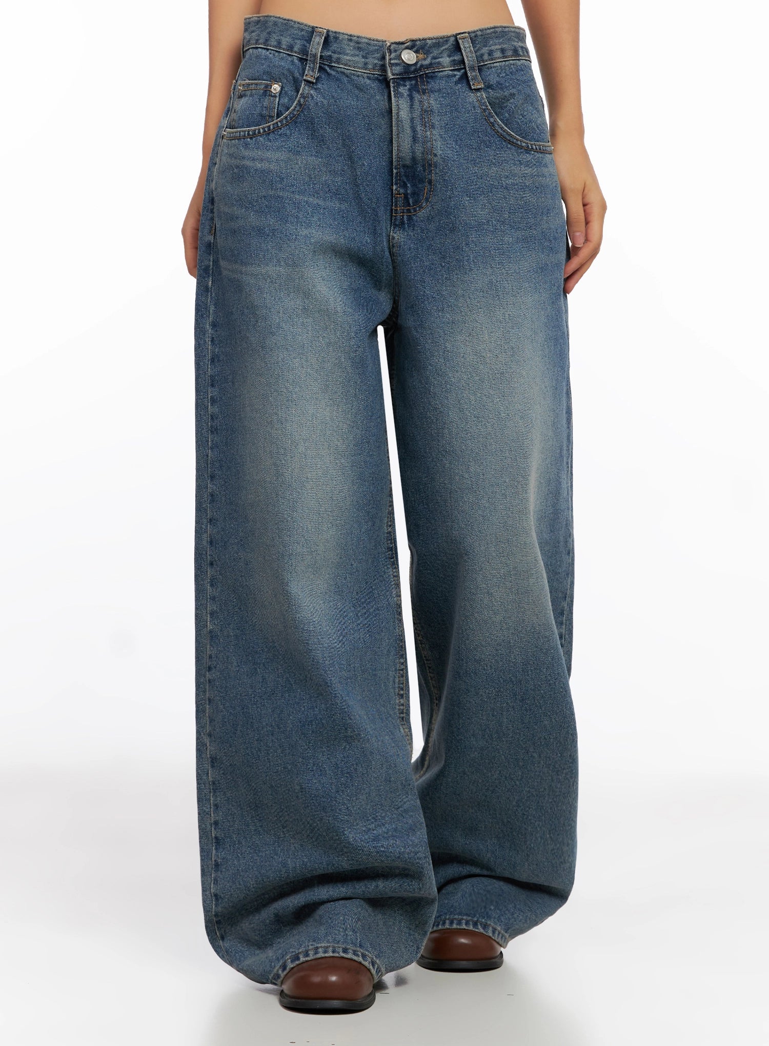 Lilah Wide-Leg Washed Jeans IG527 in Blue, size L