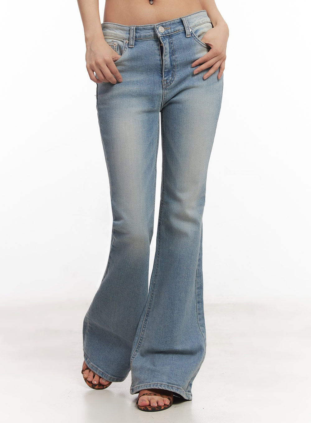 May Washed Flared Jeans IA515 in Blue, size L