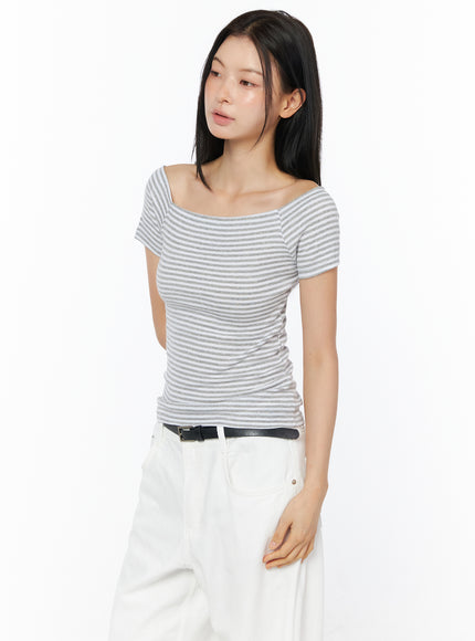stripe-off-shoulder-top-iu516 / Gray