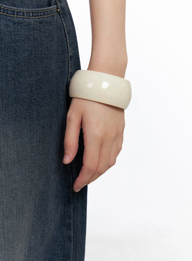 chic-bangle-bracelet-is525 / Light beige