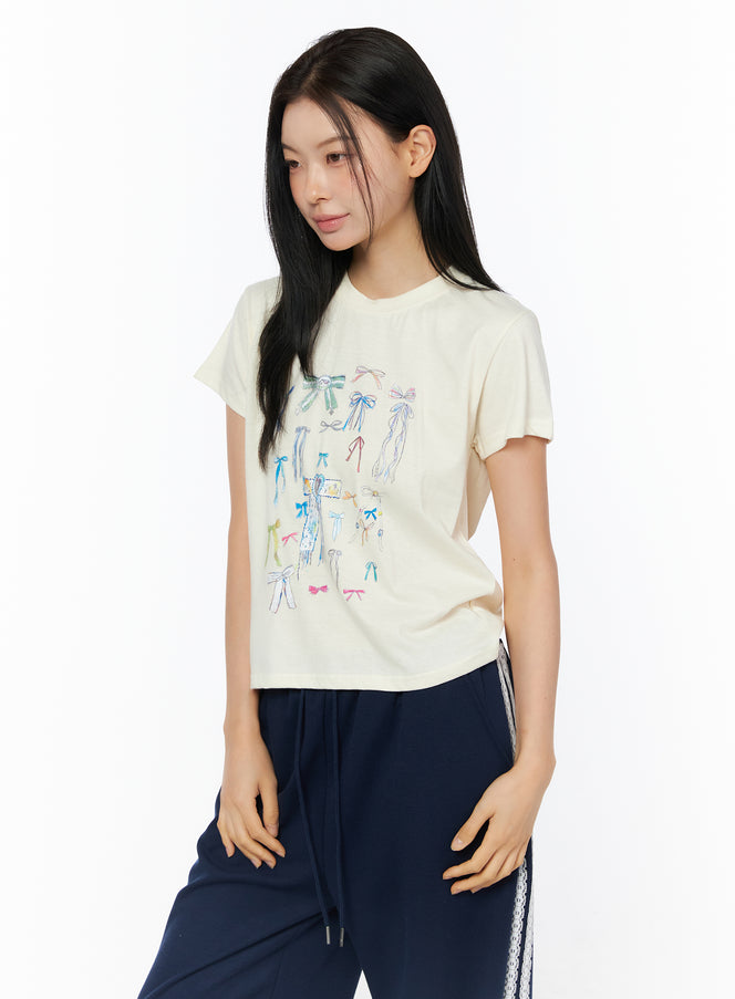 bow-print-graphic-tee-iu516 / Light beige