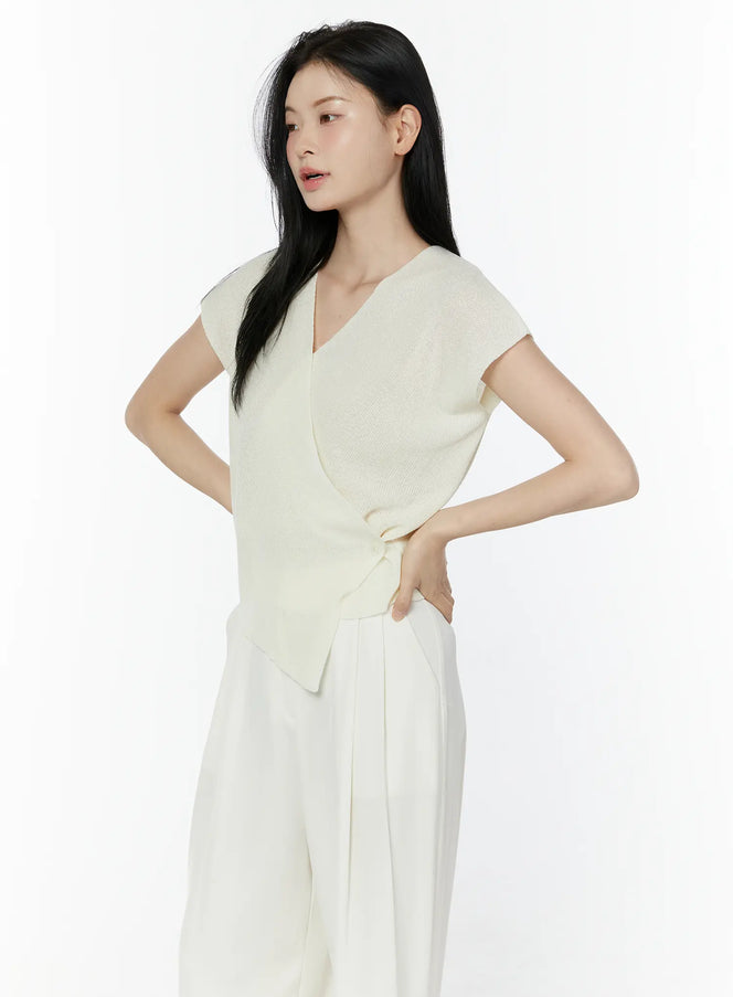 v-neck-button-wrap-short-sleeve-knit-top-iu503 / Light beige