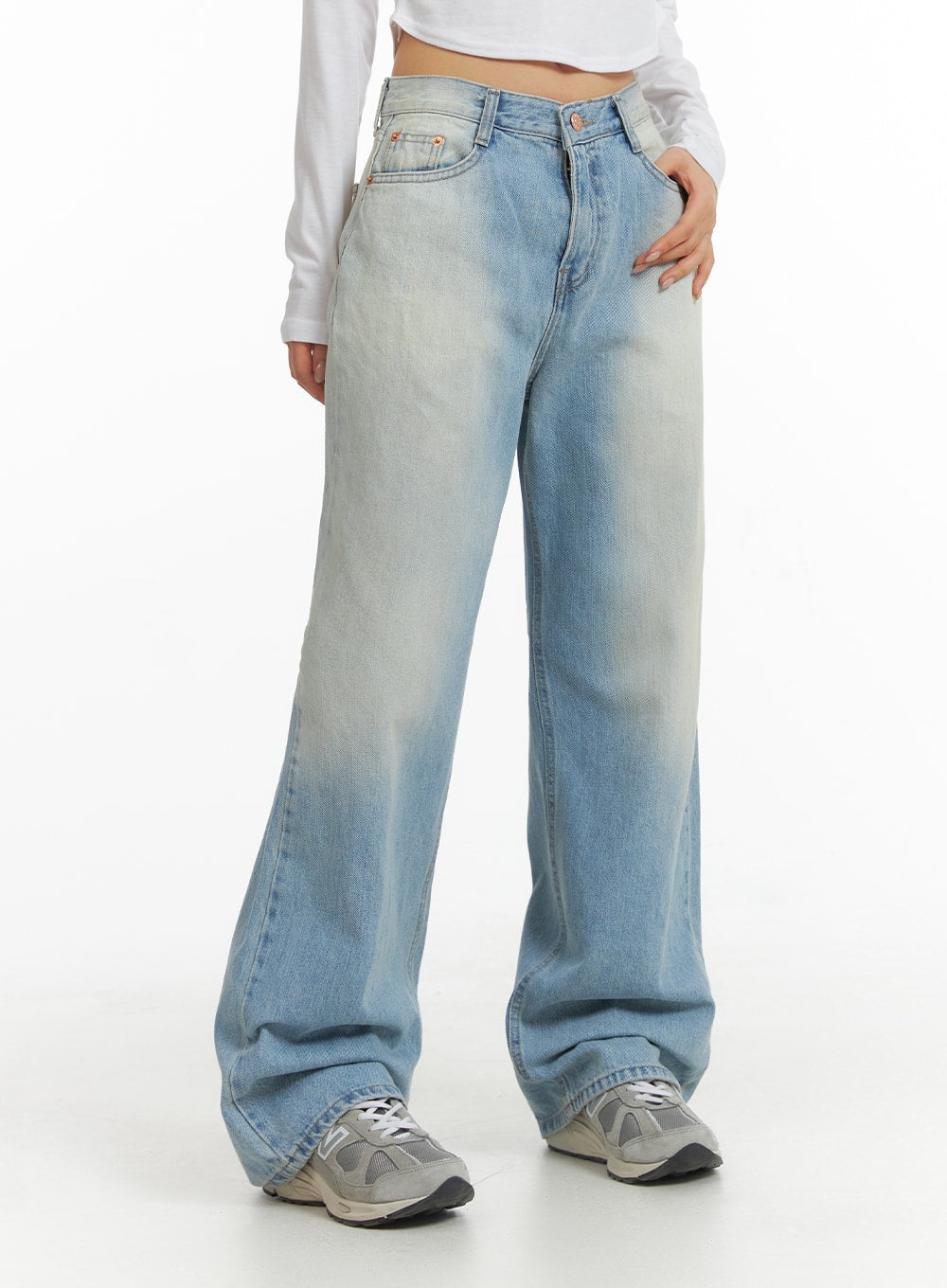 Mid Waist Wide Leg Pocket Jeans CJ425 - Korean Women's Fashion | LEWKIN