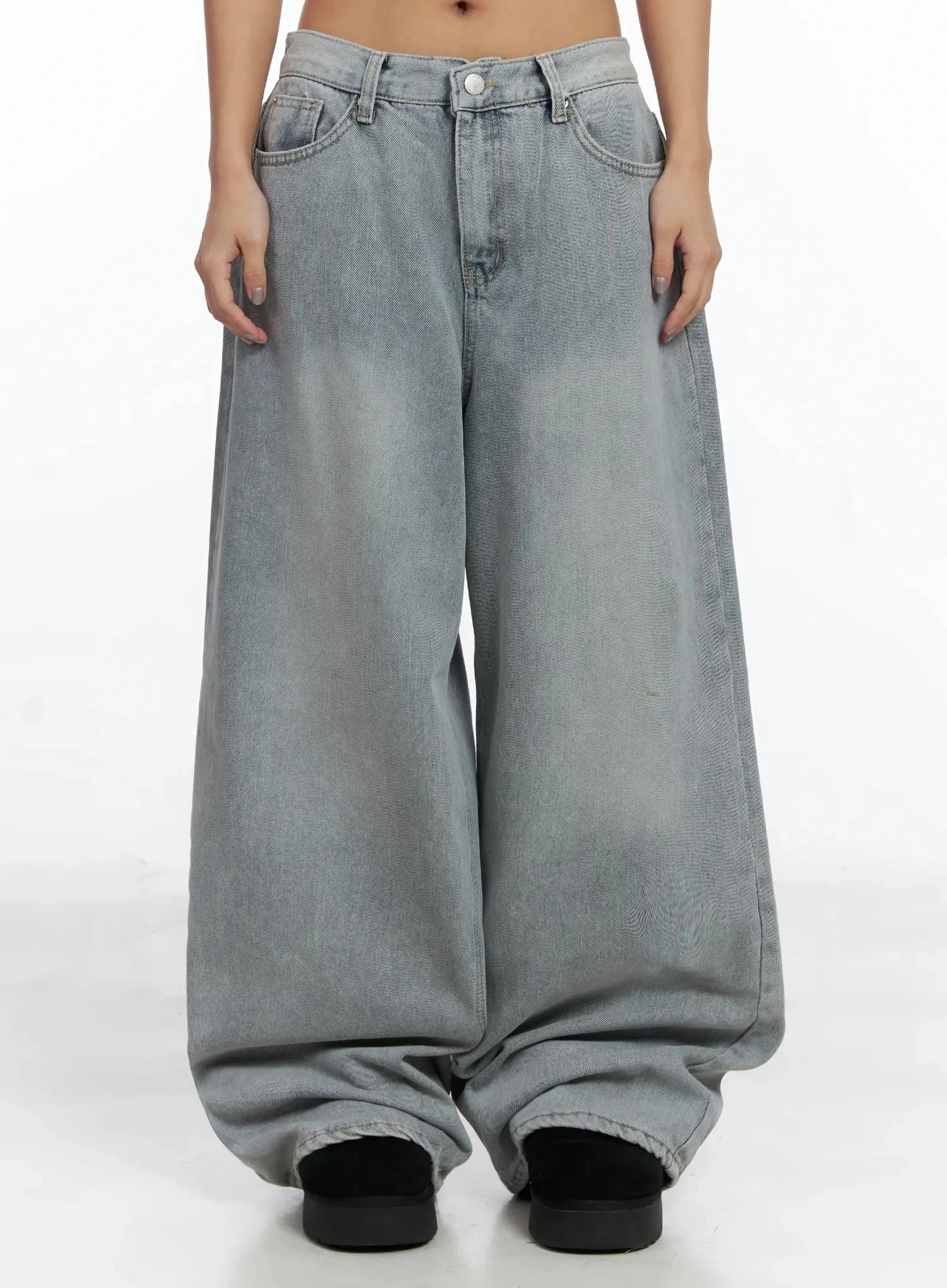 avani-low-rise-baggy-jeans-in528 / Light blue