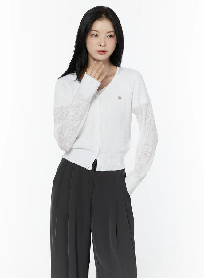 v-neck-boucle-crop-cardigan-iu503 / White