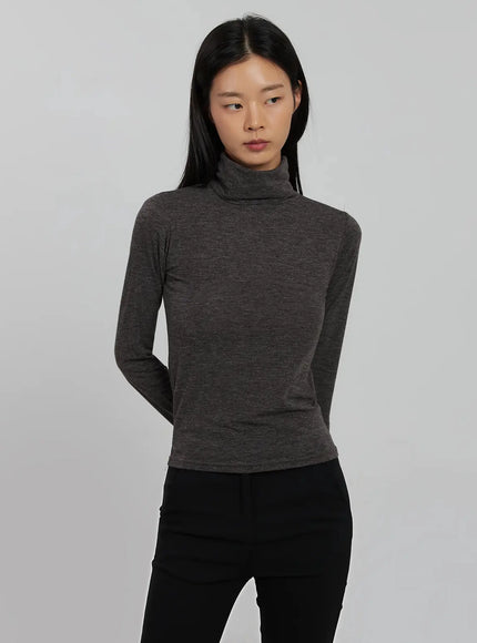 long-sleeve-slim-turtleneck-ij509