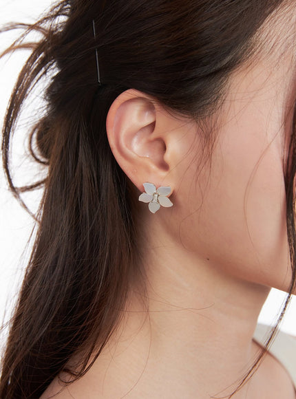 Luna Petal Earrings IM531