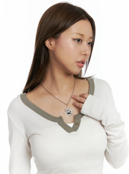 silver-sun-pendant-necklace-cs505