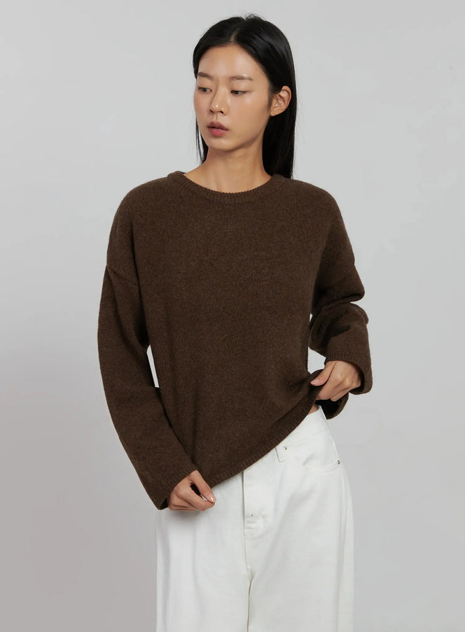 essential-crewneck-sweater-ij509