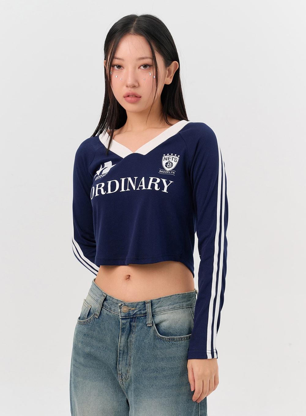 v-neck-sporty-crop-top-in302