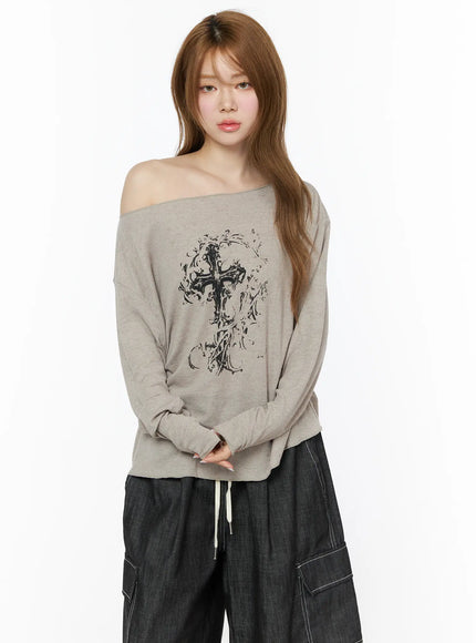off-shoulder-cross-graphic-top-iu515 / Beige