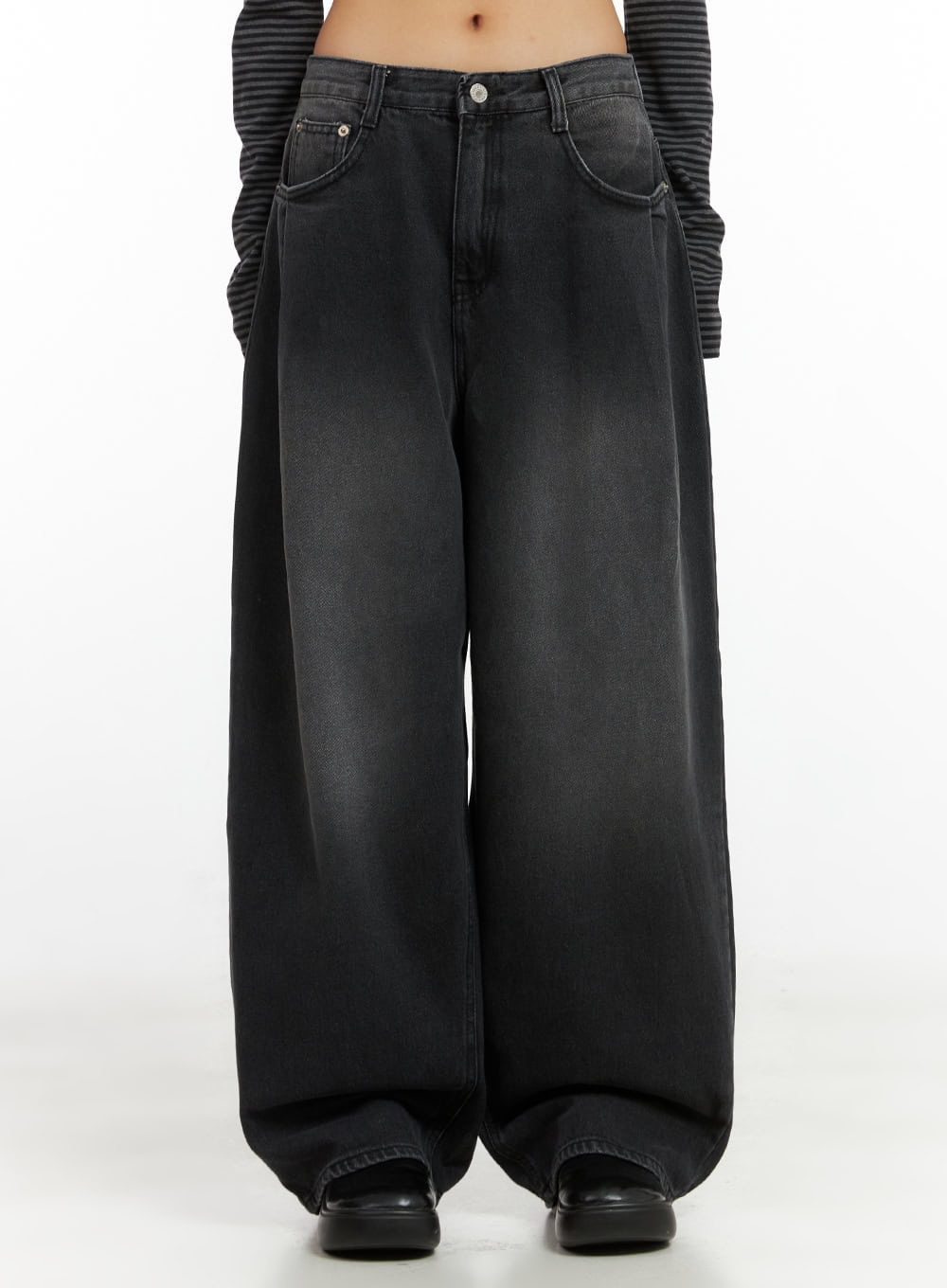 Delilah Pin-Tuck Washed Denim Baggy Jeans CO424 in Black, size L