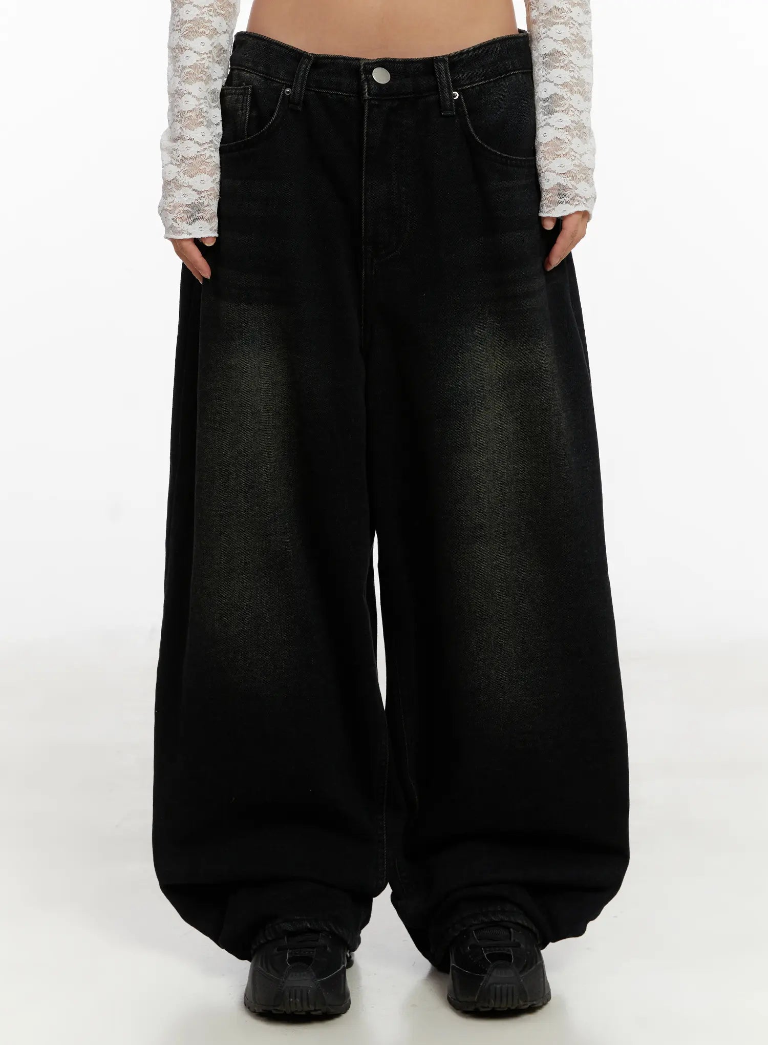 Myla Dark Wash Wide-Leg Jeans CD512 in Black, size L
