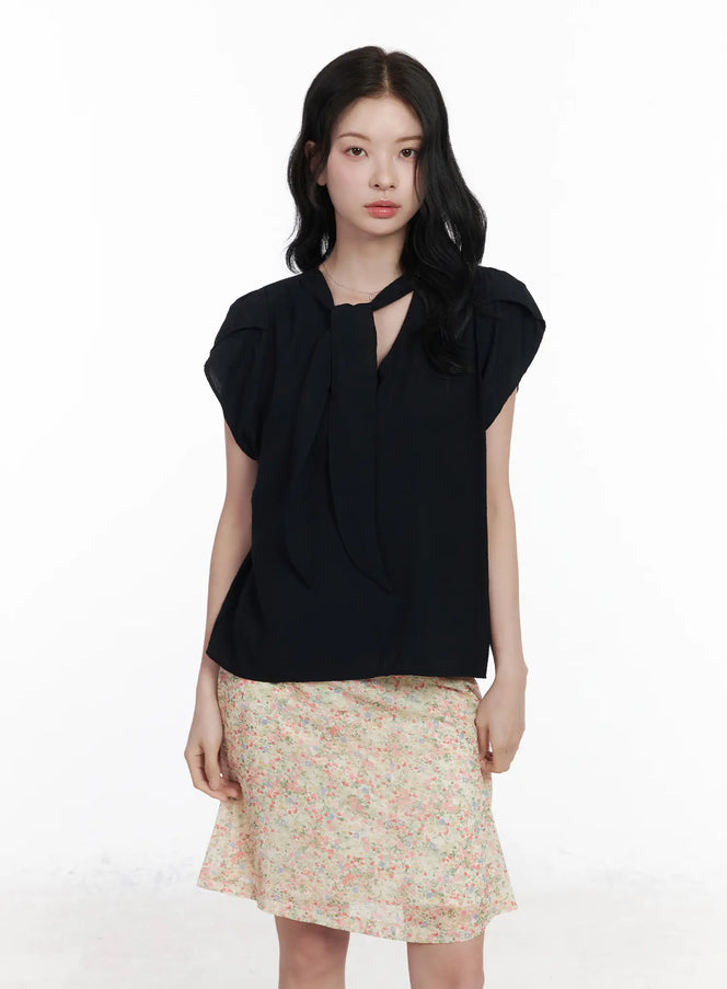 bow-tie-short-sleeve-blouse-ca509 / Black