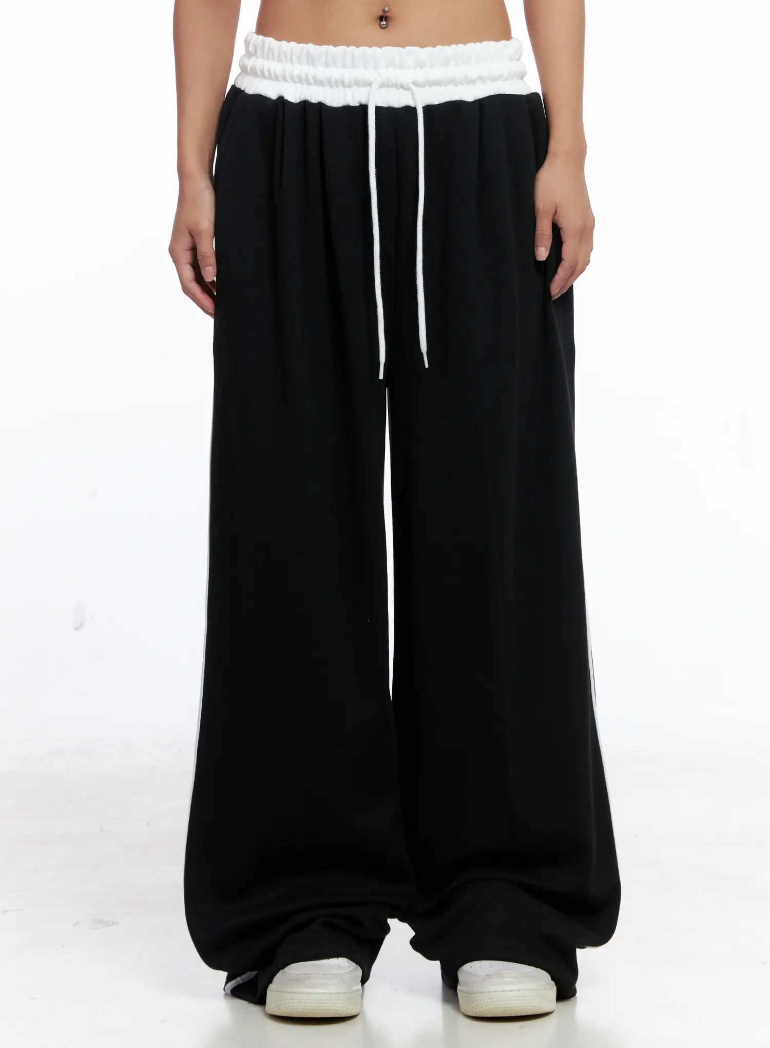 striped-contrast-wide-leg-sweatpants-cs524 / Black