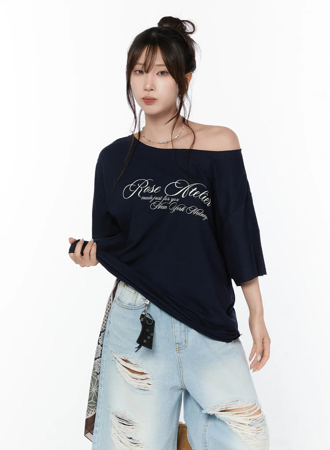 oversized-off-shoulder-graphic-tee-cy514 / Dark blue