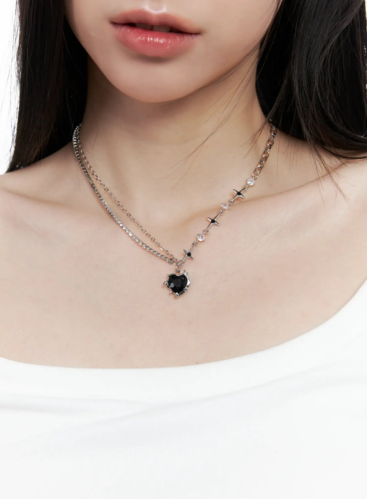 half-and-half-black-heart-necklace-co503 / Silver