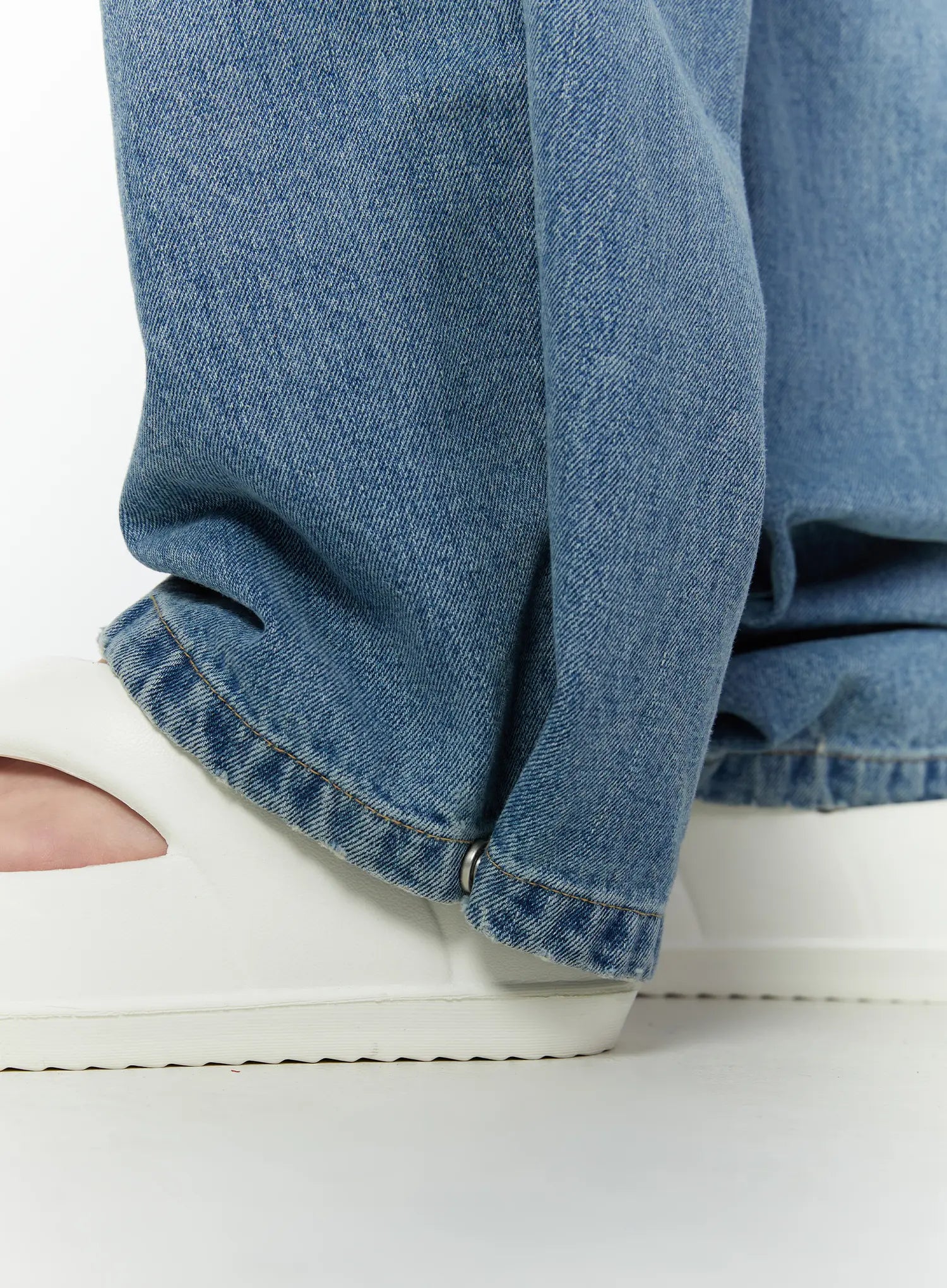 shea-snap-button-wide-leg-jeans-iy514