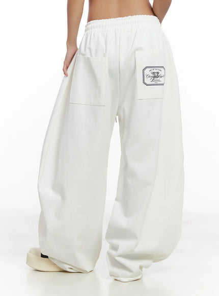 back-pocket-detail-white-pants-cj512
